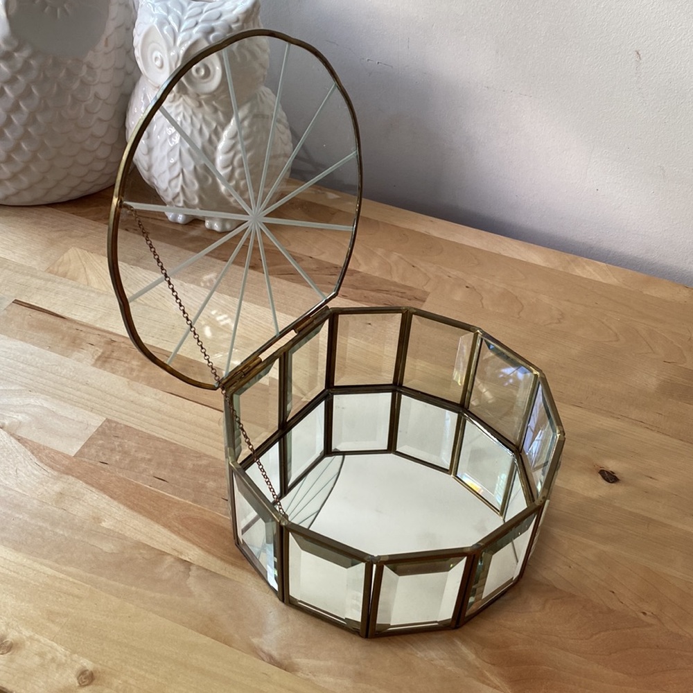 Crystal storage. Perfect for jewelry. Used in good condition.